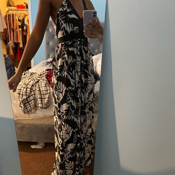 Black and White Floral Maxi Dress - Picture 4 of 5